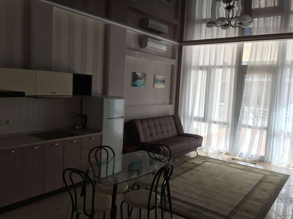 カロリノ・ブハスTown-House Golden Bugazアパートメント エクステリア 写真